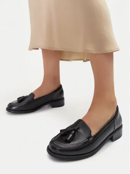 Ilgaauliai batai Clarks juoda