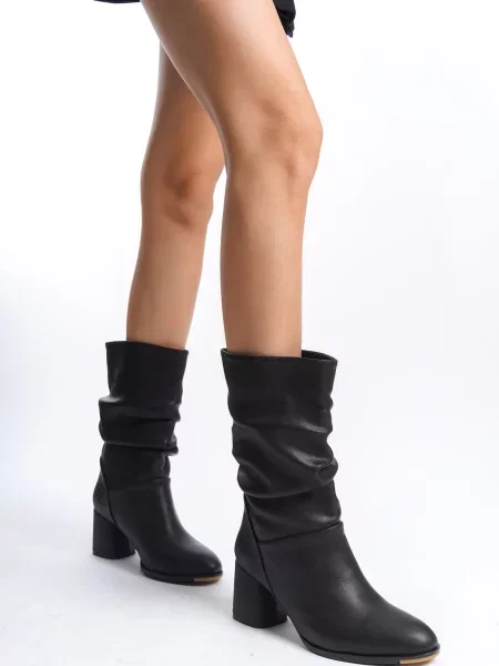 Gležnjarji Capone Outfitters z okroglo konico siva