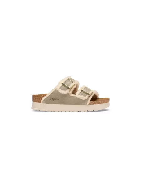 Klapki Birkenstock skórzane na platformie typu teddy beżowe