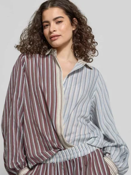 Bluzka o kroju relaxed fit z mieszanki lyocellu Jake*s Casual błękitna