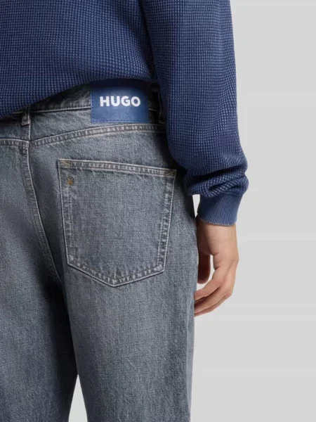 Jeansy o kroju straight fit z naszywką z logo model Jonah' Hugo Blue niebieskie