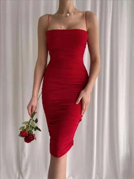 Rochie de seară Dewberry drapată până la genunchi de costum roșu