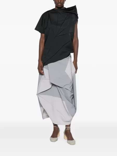 Top 132 5. Issey Miyake asimetric negru