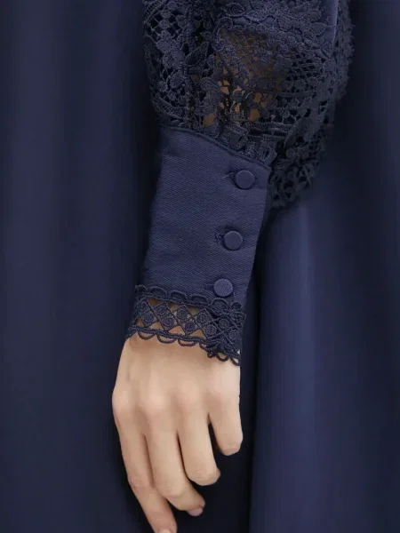 Rochie midi Bruuns Bazaar din dantelă până la genunchi de costum albastru