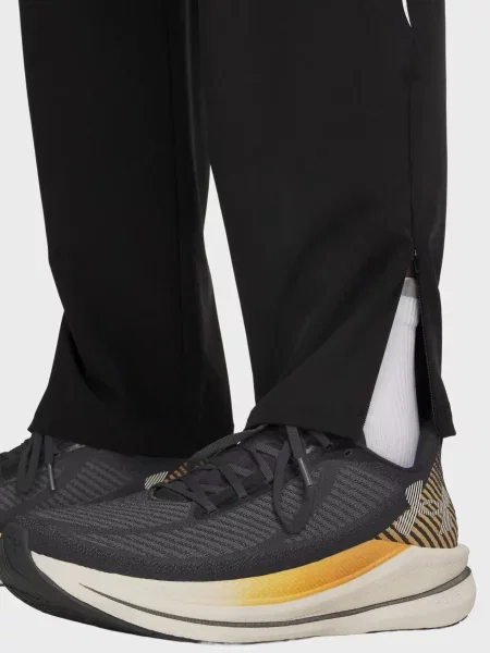 Спортивные штаны Under Armour для бега черные