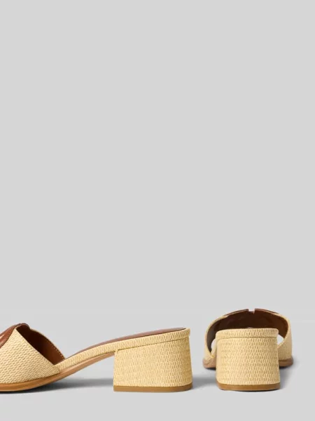 Klapki Guess beżowe