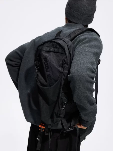 Reserved Rucsac cu suport pentru cască negru