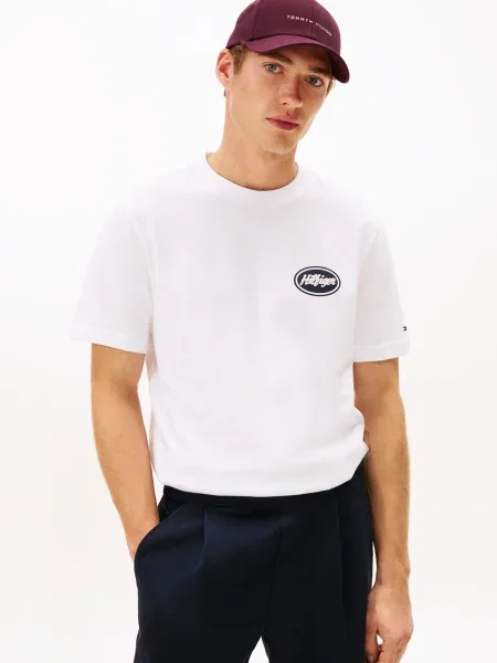 TOMMY HILFIGER Póló SERVICE STATION ekrü / tengerészkék piros