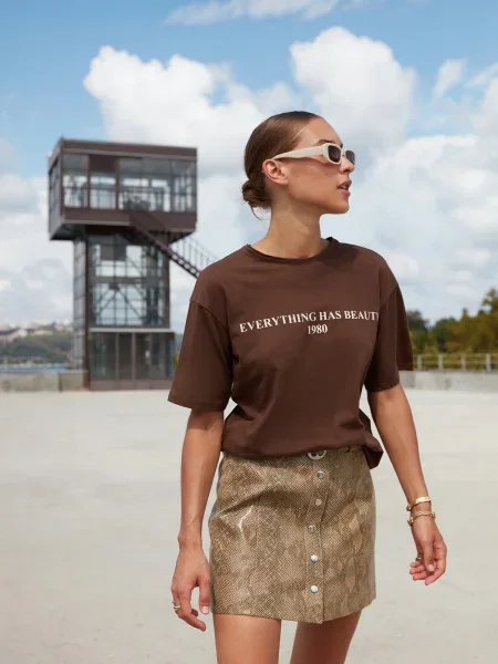 Tricou Trendyol cu imagine maro