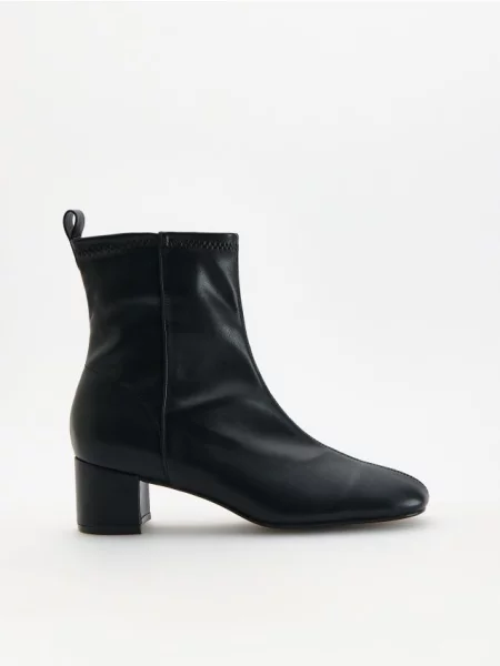 Reserved Botine cu negru