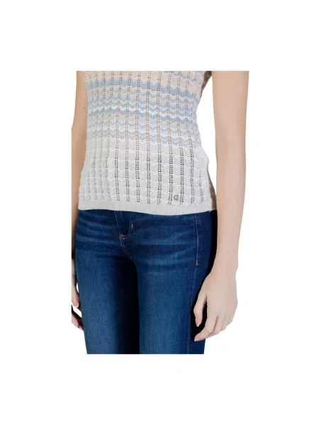 Dzianinowa bluzka Guess bez rękawów z okrągłym dekoltem beżowa