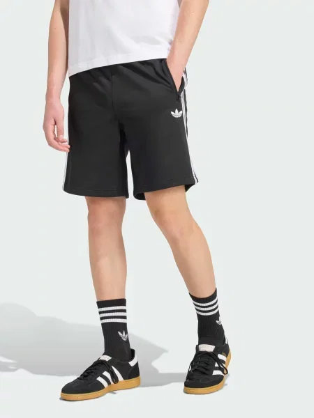 Повсякденні шорти adidas перероблений чорний