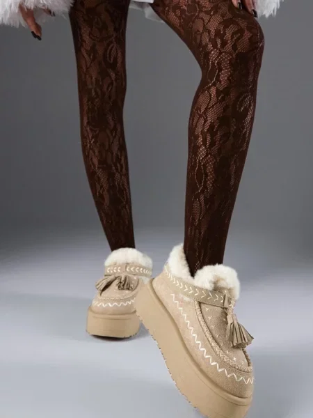 Ghete de zăpadă pe platformă decorate cu broderie și franjuri Linomis bej
