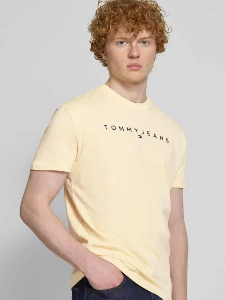 T-shirt o kroju regular fit z czystej bawełny z wyhaftowanym logo Tommy Jeans biała