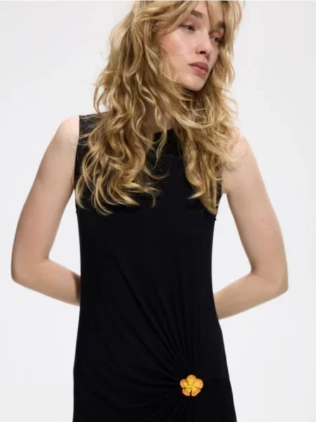Reserved Rochie cu detaliu decorativ negru