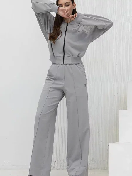 Женский спортивный костюм сірий