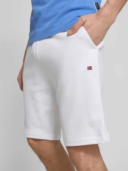 Szorty z dzianiny dresowej o kroju regular fit z elastycznym pasem model ‘NALIS’ Napapijri białe