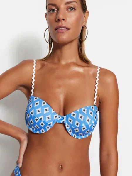 Top Trendyol cu imprimeu geometric albastru