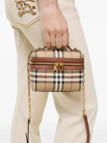 Geantă Burberry în carouri