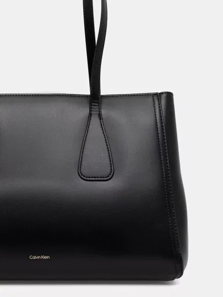 Calvin Klein Válltáskák fekete