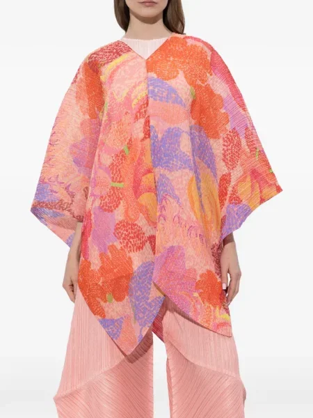 Poncho Pleats Please Issey Miyake cu model floral cu imagine roz