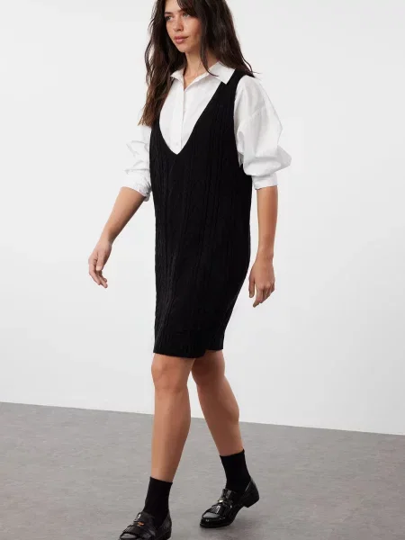 Sukienka Trendyol pleciona garniturowa czarna