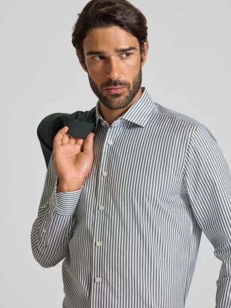 Koszula casualowa o kroju slim fit z kołnierzykiem typu kent model ‘Namur’ Olymp Signature oliwkowa