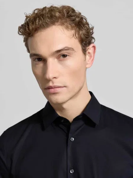 Koszula biznesowa o kroju Super Slim Fit z kołnierzykiem typu kent Olymp No. Six czarna