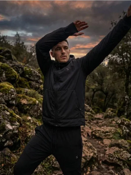 Sinsay Lekka kurtka wiatrówka z kapturem czarny