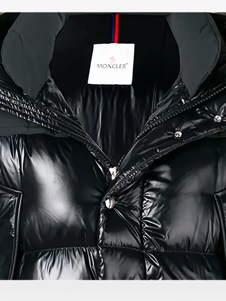 Geacă cu puf Moncler cu glugă negru