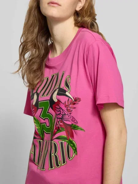 T-shirt z nadrukiem etykiety Adidas Sportswear różowa