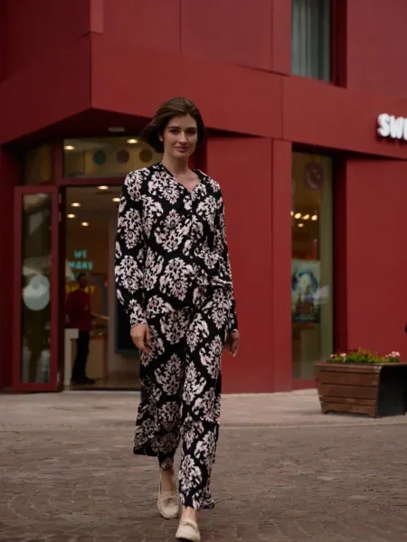 Hlače Marisse črna