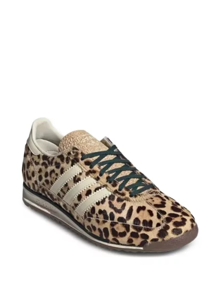 Sneakerși Adidas cu model leopard maro