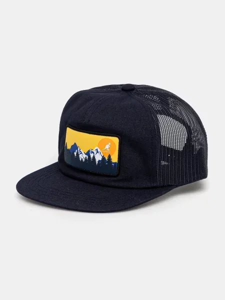 Шапка с козирка Kangol OUTDOOR PATCH TRUCKER с изчистен дизайн тъмносиньо