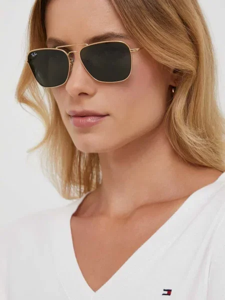 Слънчеви очила Ray-Ban златисто