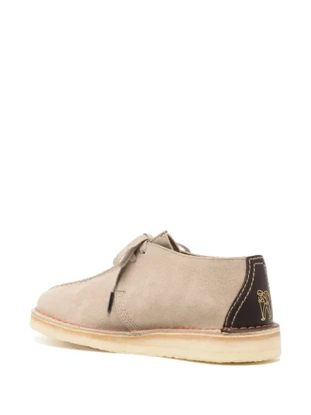Велурени ниски обувки Clarks Originals кафяво
