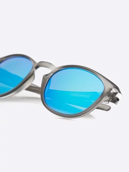 Солнцезащитные очки Oakley