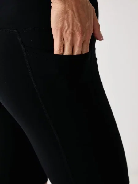 Sport rövidnadrág Skechers fekete