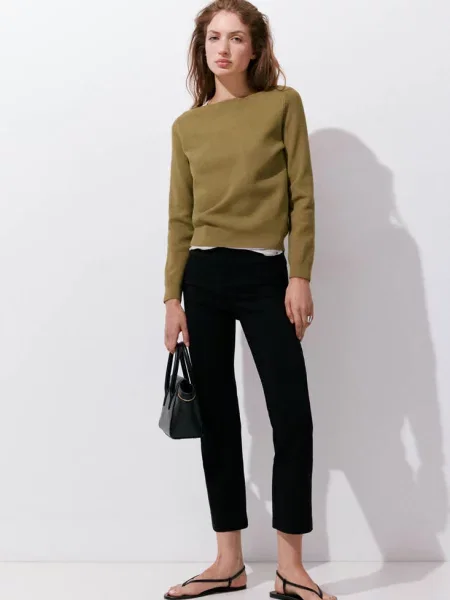 Sweter z cienkiej dzianiny z dekoltem w łódkę khaki Kobieta S MANGO