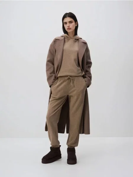 Reserved Спортивні штани зі шнурком коричневий