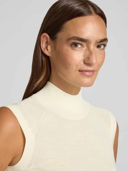 Bezrękawnik o kroju slim fit z czystej żywej wełny model FIPINI' Boss