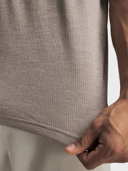 Футболка Under Armour бежевая