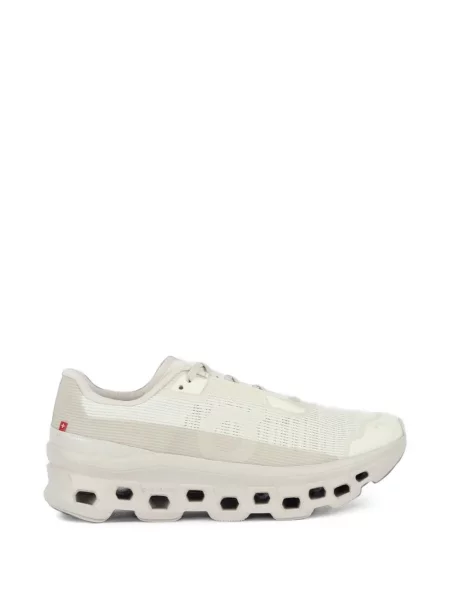 Sneakerși On