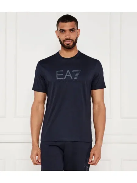 Tricou