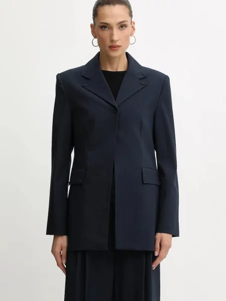 Stine Goya sacou 0 bleumarin un singur rand de cu model