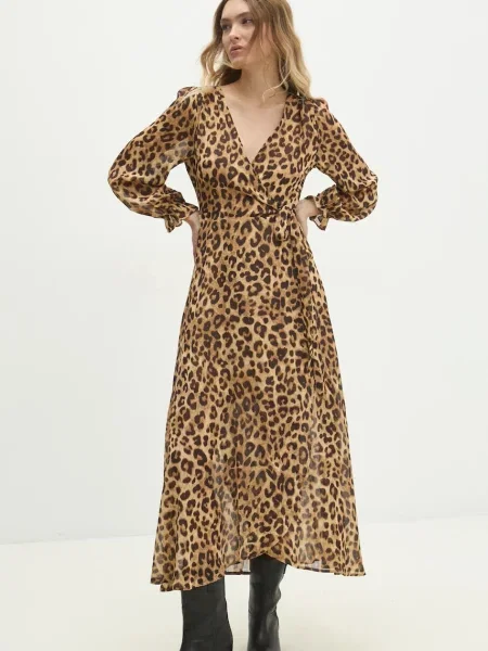 Answear Lab sukienka z jedwabiem maxi rozkloszowana beżowy