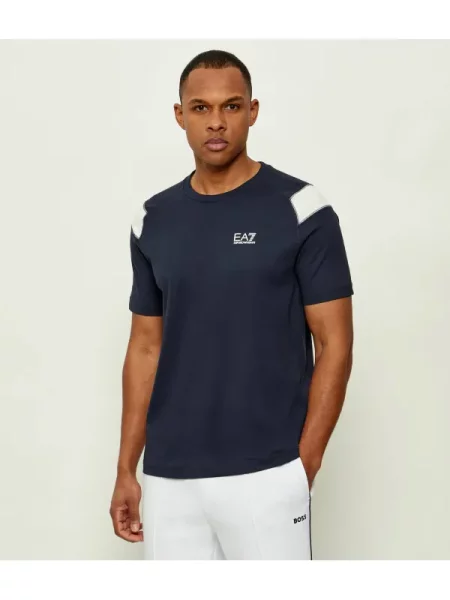 Tricou