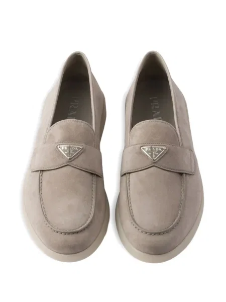 Pantofi loafer Prada din piele de căprioară gri