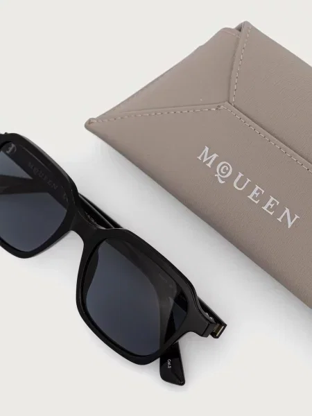 Солнцезащитные очки Alexander Mcqueen