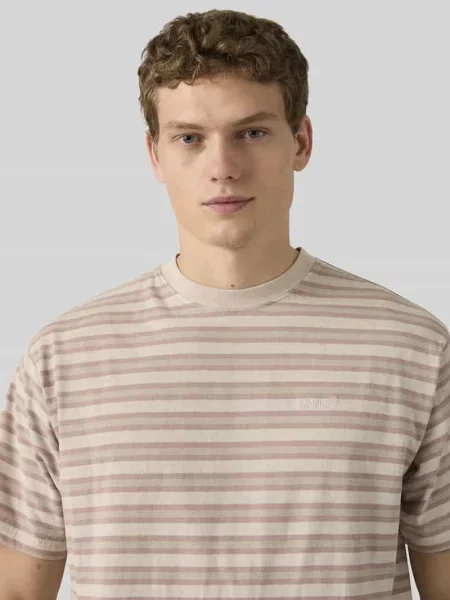 T-shirt krój regular fit z bawełny Levi's beżowa